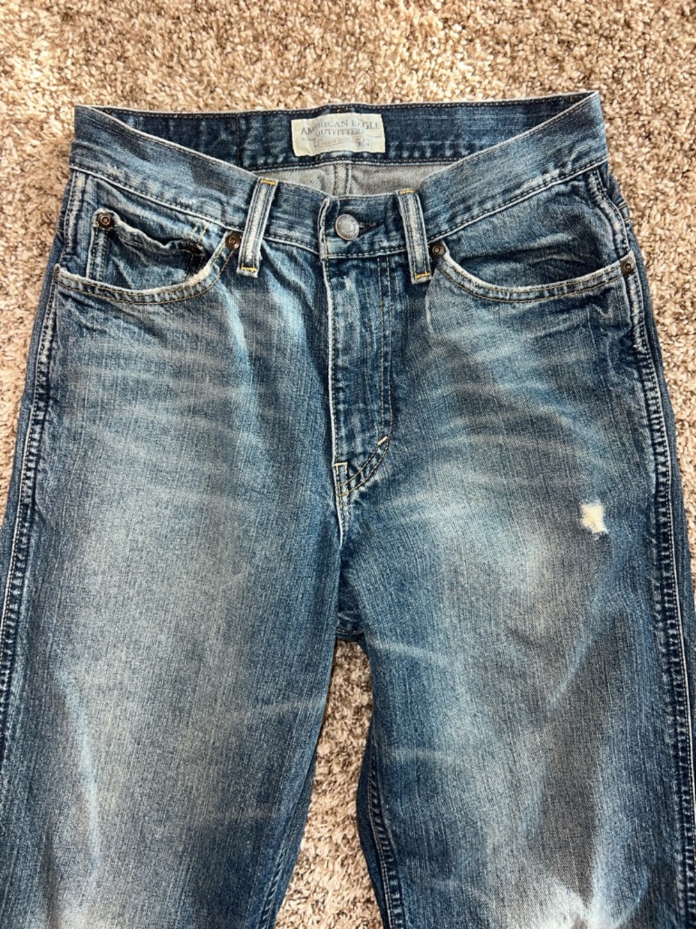 American Eagle Outfitters Young Men’s Washed Blue Jeans Loose Fit Sz 26/28 - Picture 4 of 9